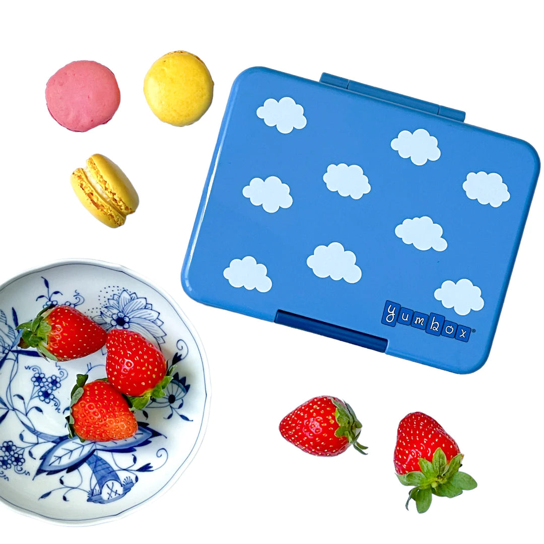 Yumbox Snack 3 oddělení pravá modrá s potiskem (obláčky)