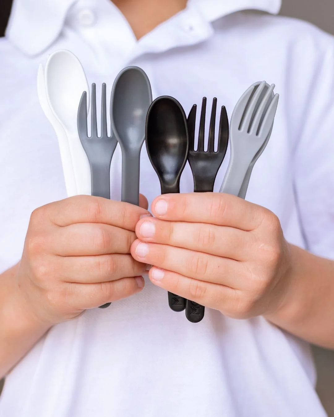 Montii vidličky a lžičky set monochromatický