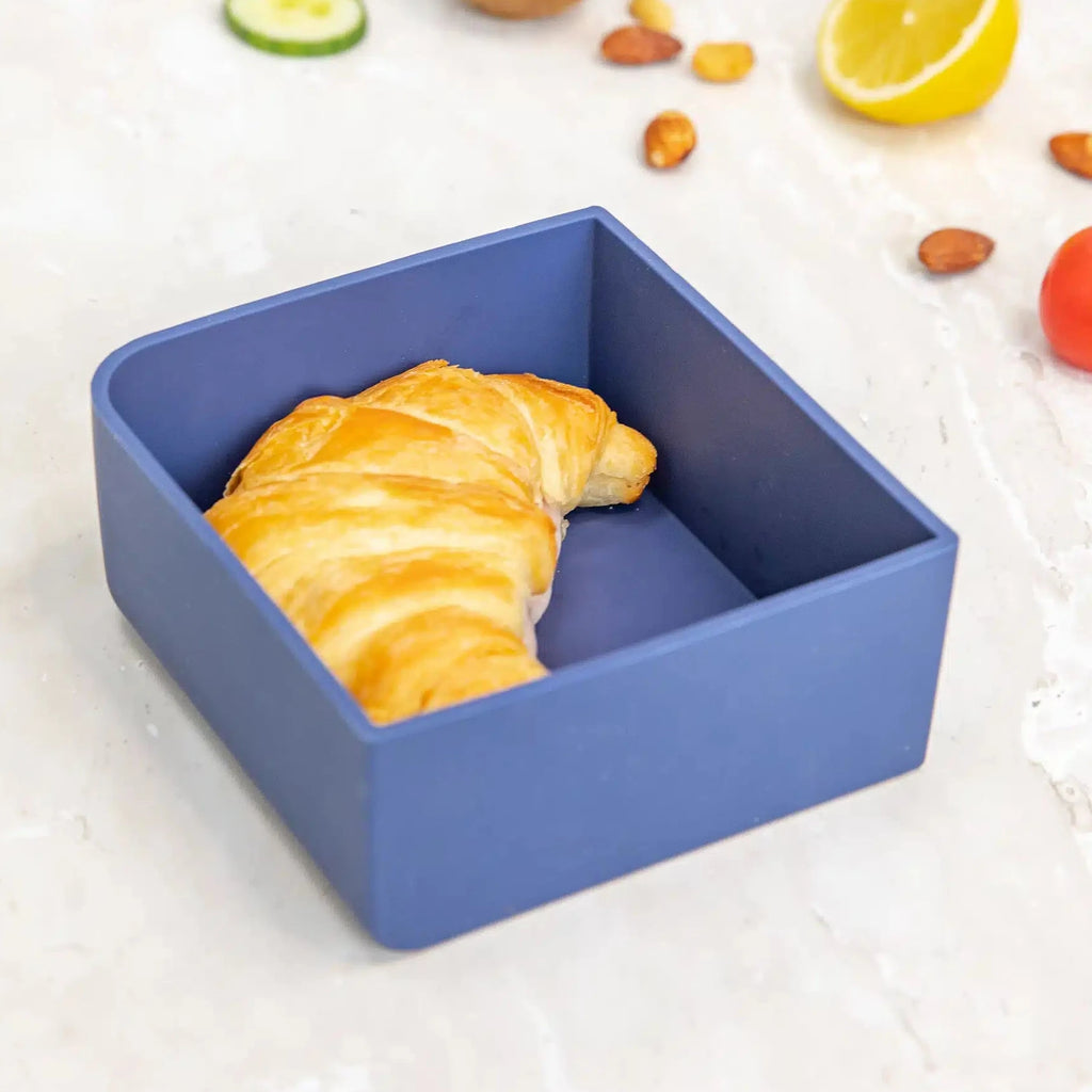 MontiiCo FEAST čtvercový silikonový tác Navy