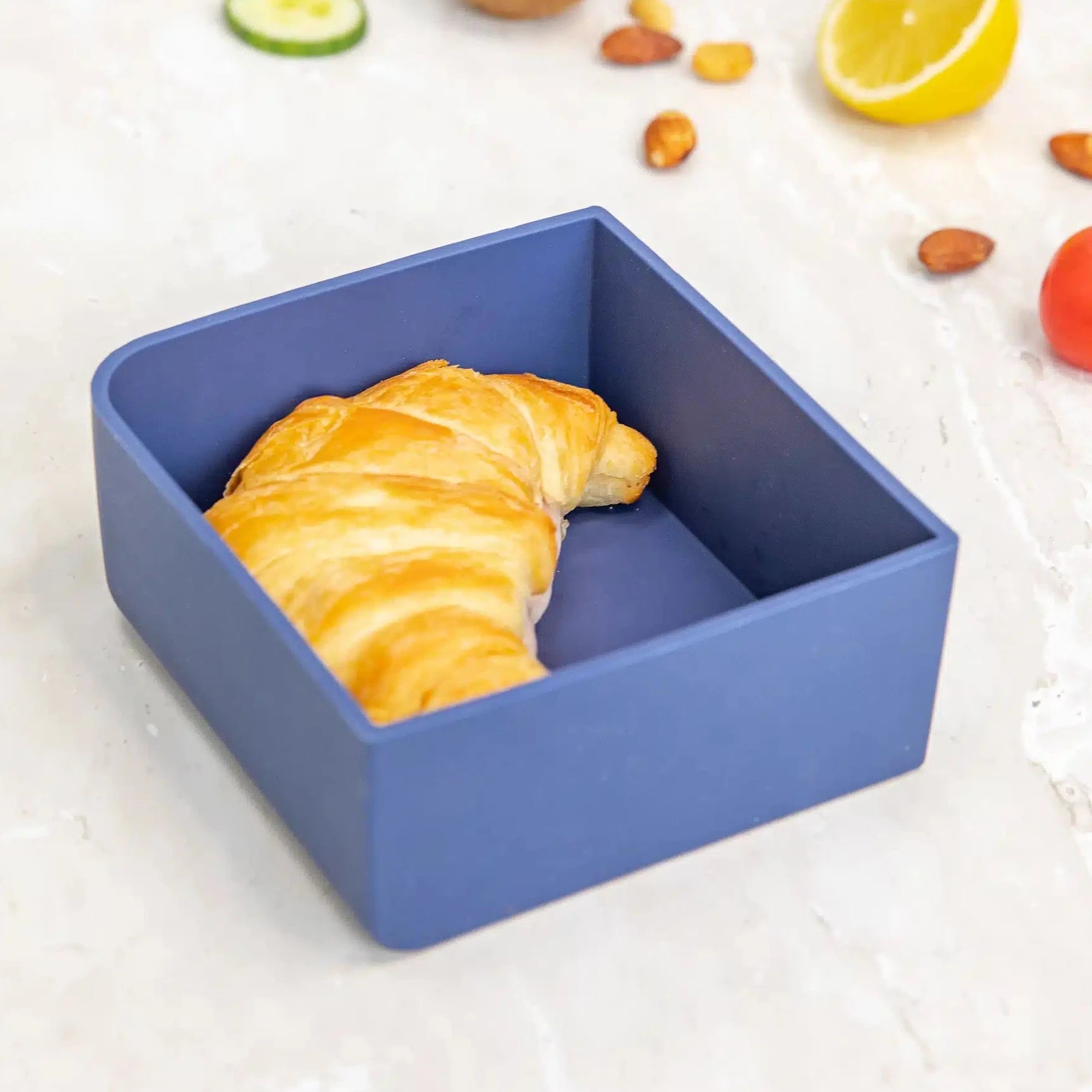 MontiiCo FEAST čtvercový silikonový tác Navy