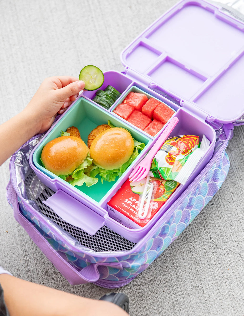 MontiiCo FEAST čtvercový silikonový tác Tyrkys