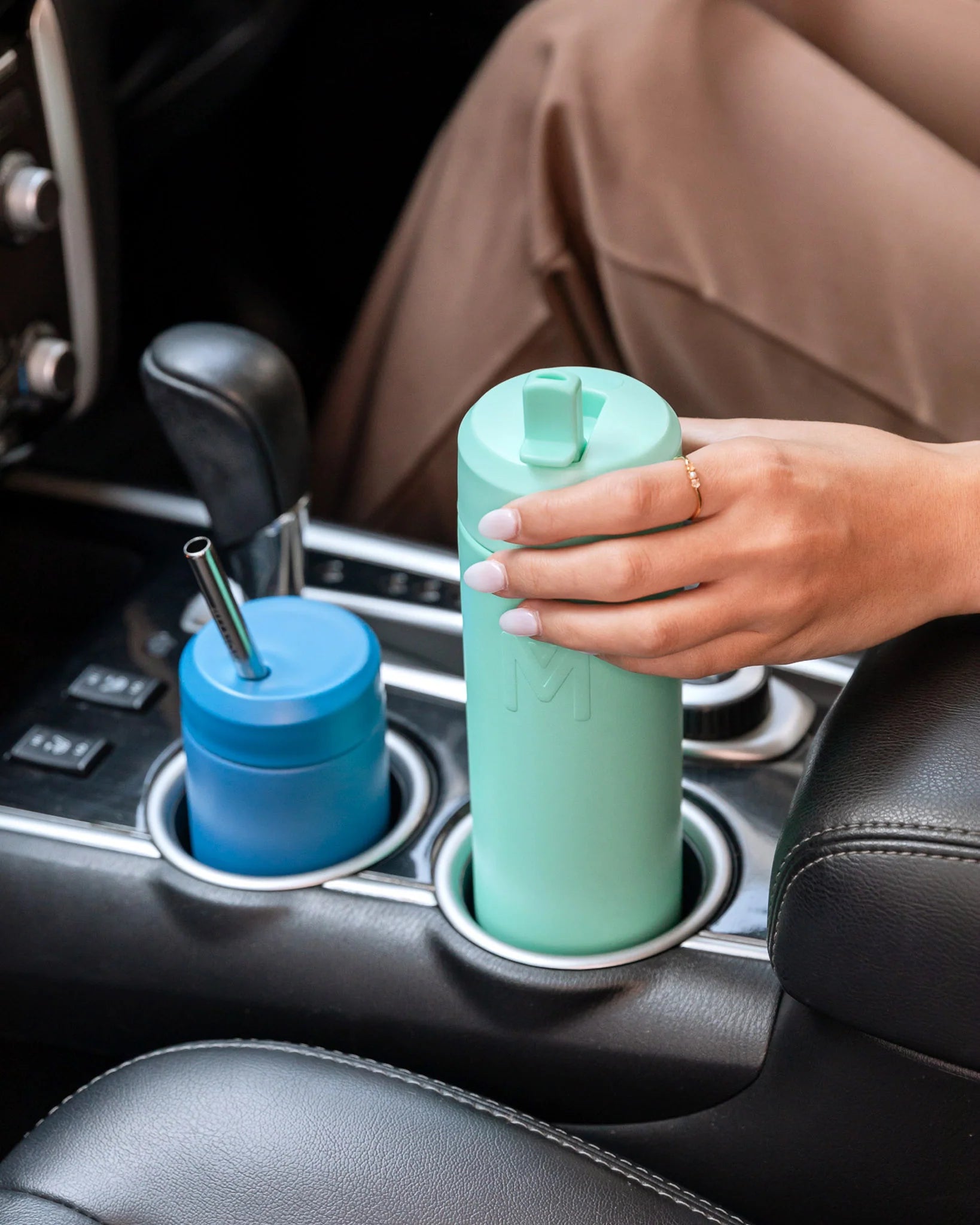 Montii Fusion 700ml - termoizolační láhev Laguna s cucacím víčkem