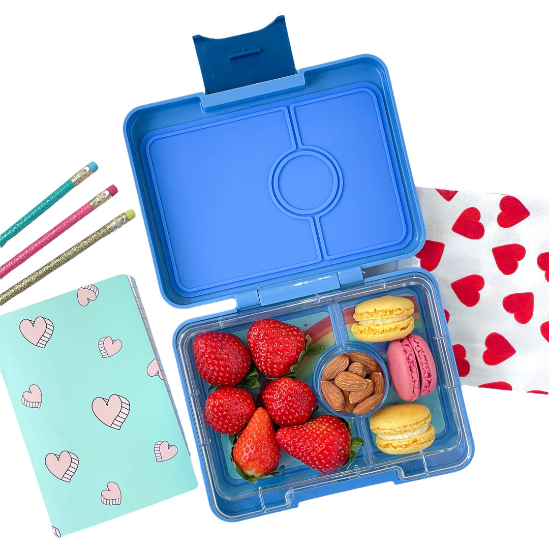 Yumbox Snack 3 oddělení pravá modrá s potiskem (obláčky)