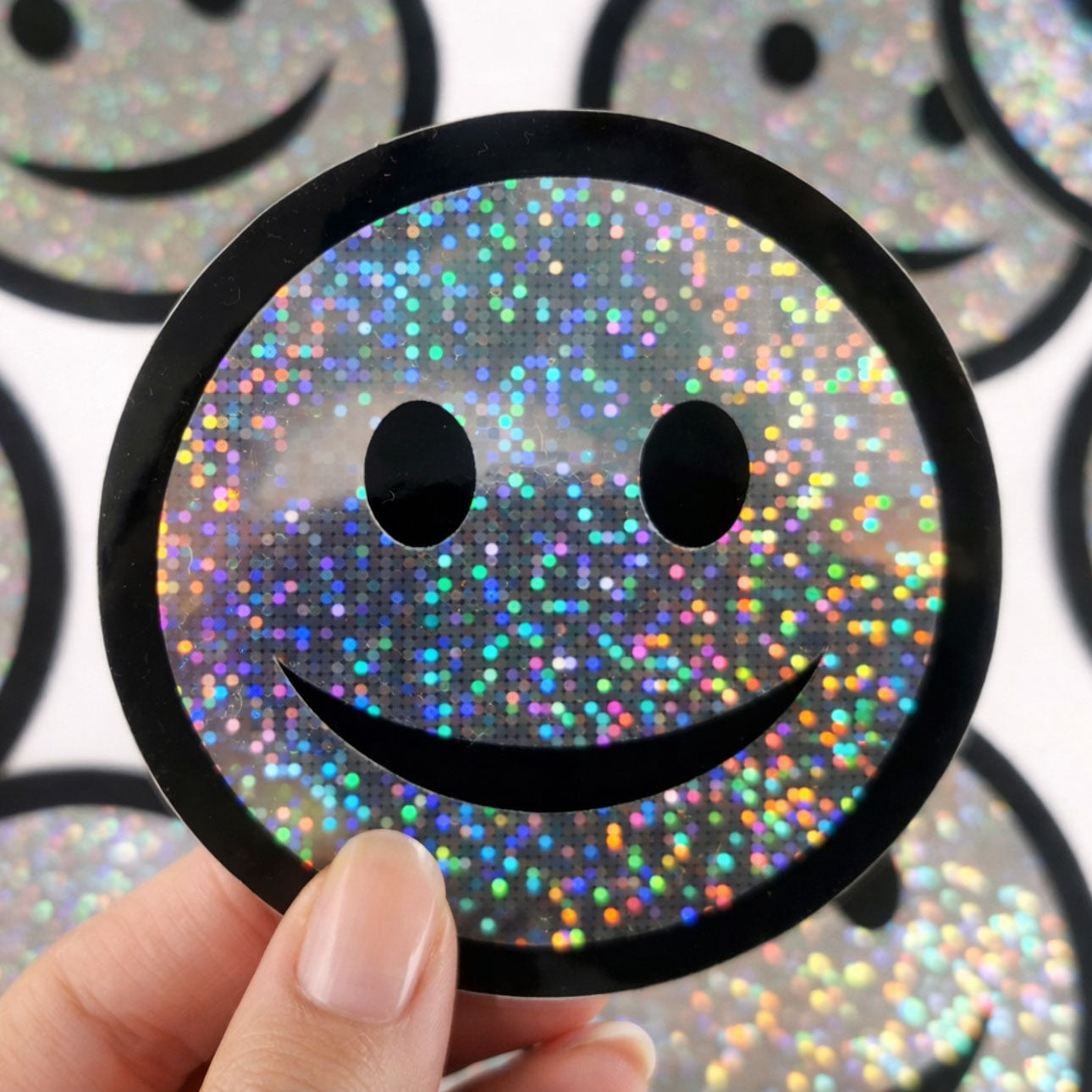 Třpytivá voděodolná nálepka Smiley