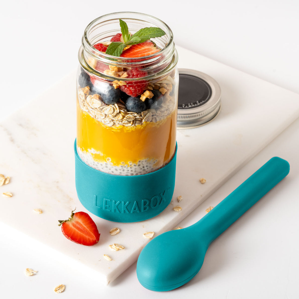 LEKKABOX Meal Prep – skleněná dóza s víčkem a silikonovým chráničem, 500 ml oceán