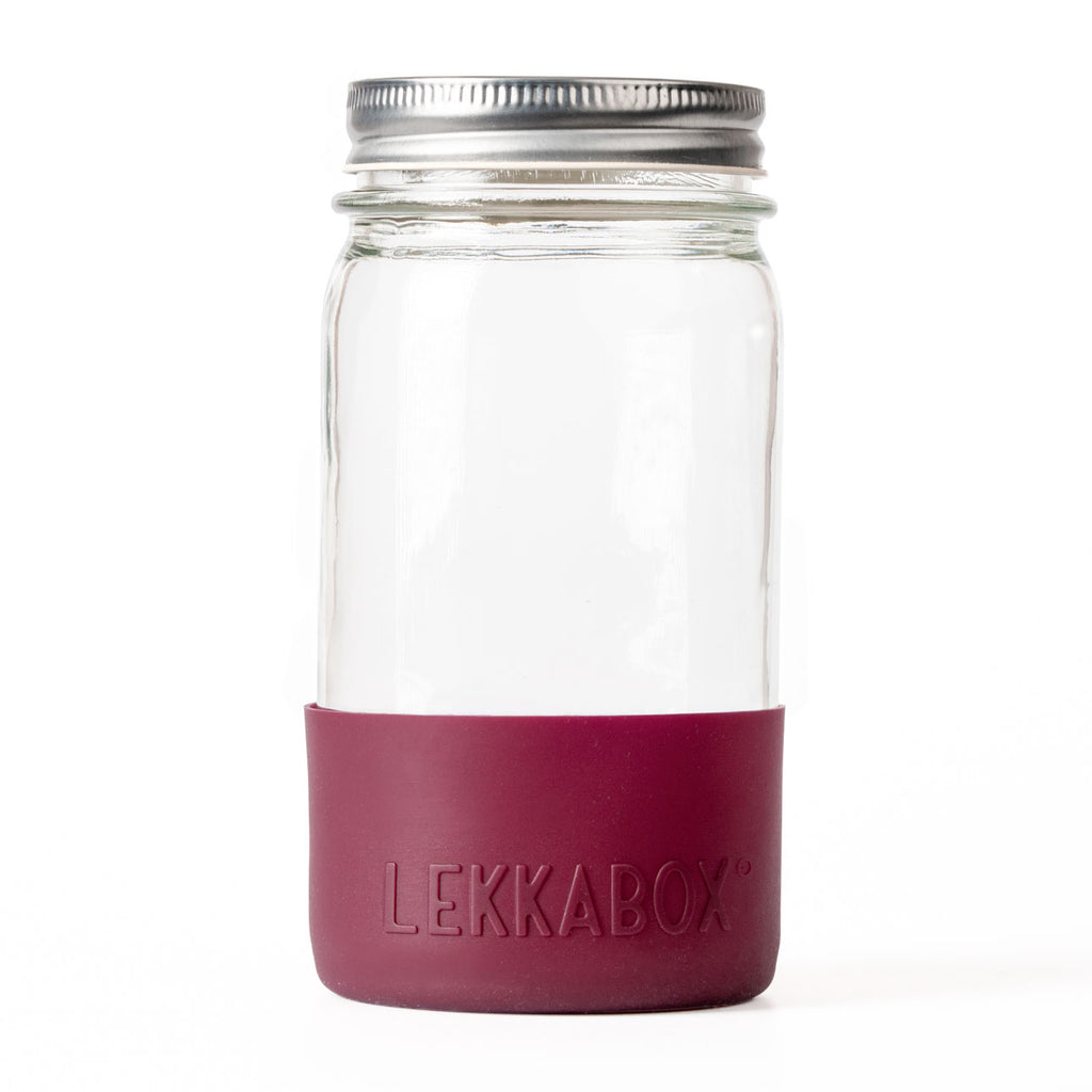LEKKABOX Meal Prep – skleněná dóza s víčkem a silikonovým chráničem, 500 ml švestka
