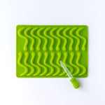 Načíst obrázek do prohlížeče Galerie, Silikonová forma na výrobu gumových žížal s pipetou zelená
